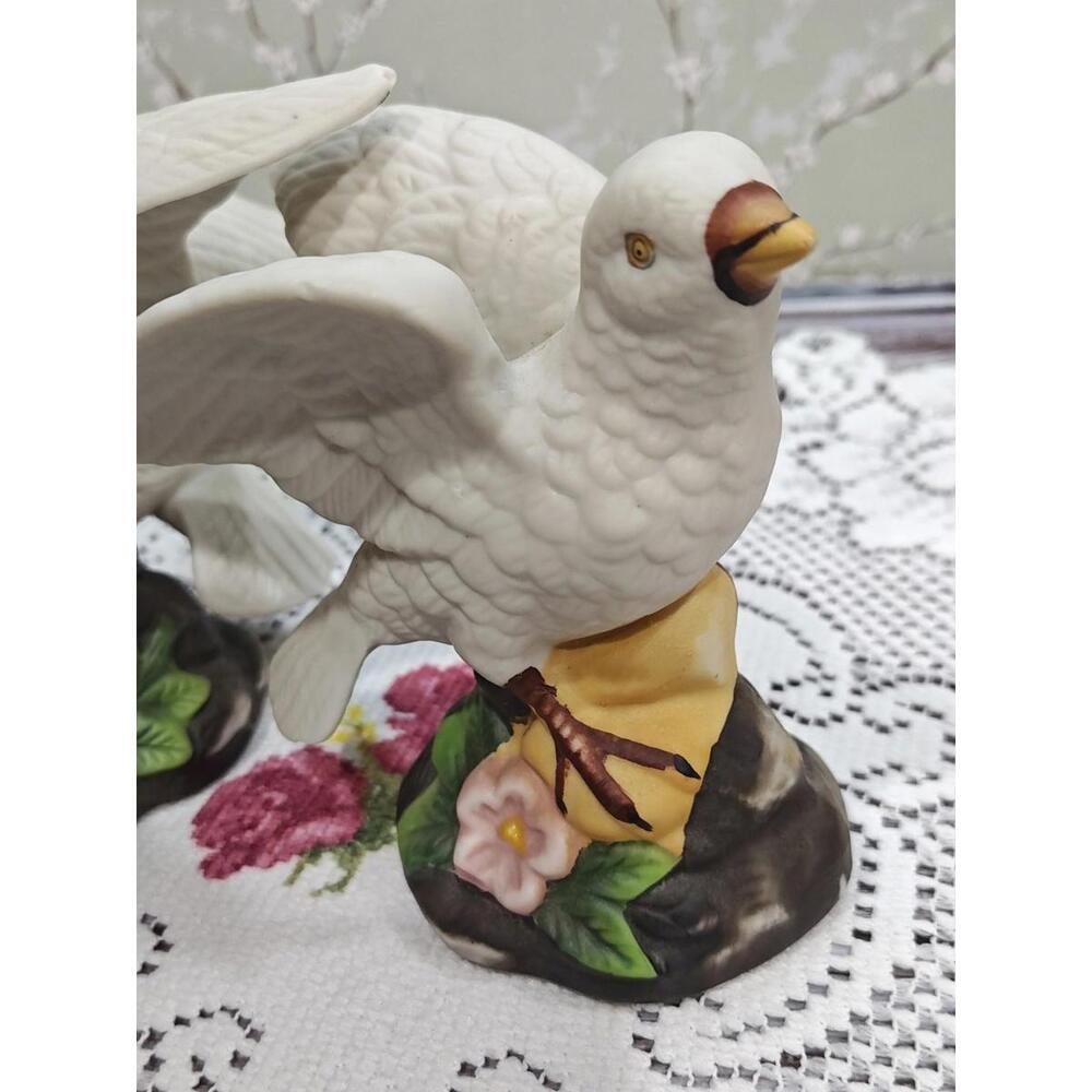 Vintage 2 Doves Figurines White Fine Porcelain Floral Base 5.5" Bird Collectible - Picture 3 of 14